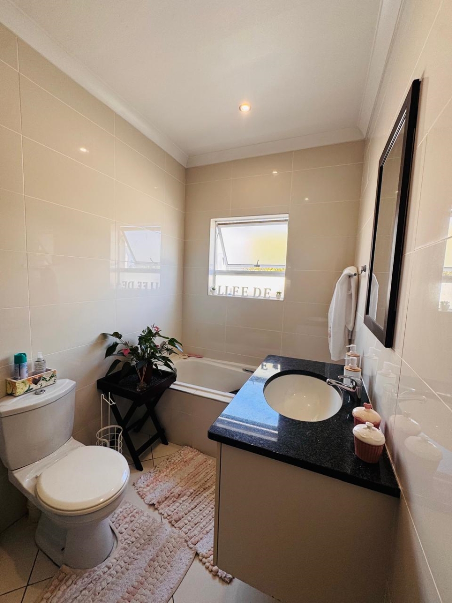 To Let 3 Bedroom Property for Rent in Fernwood Western Cape